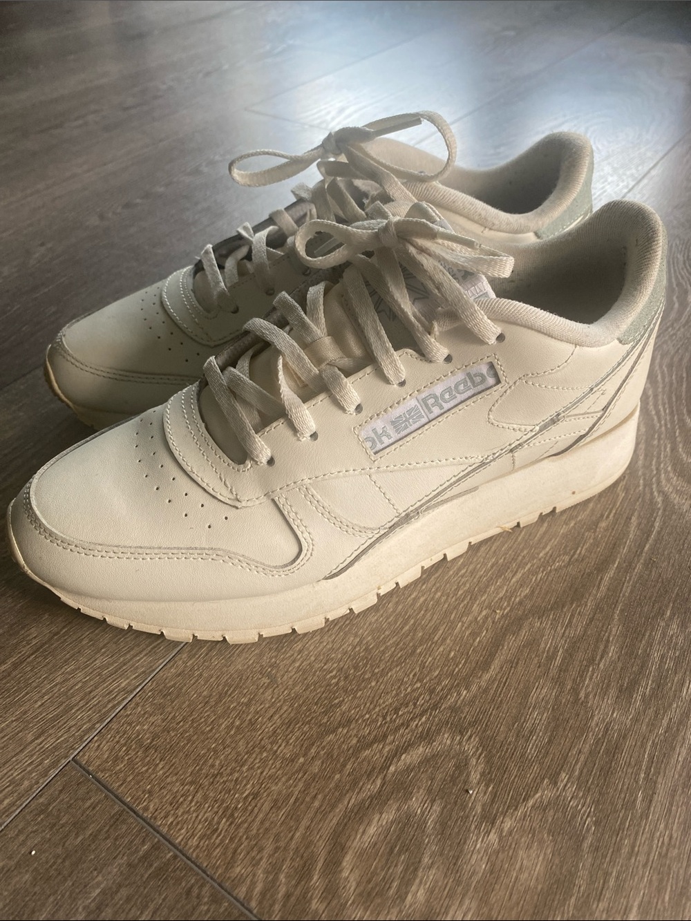Reebok Women's Beige/Cream Classic Sneakers